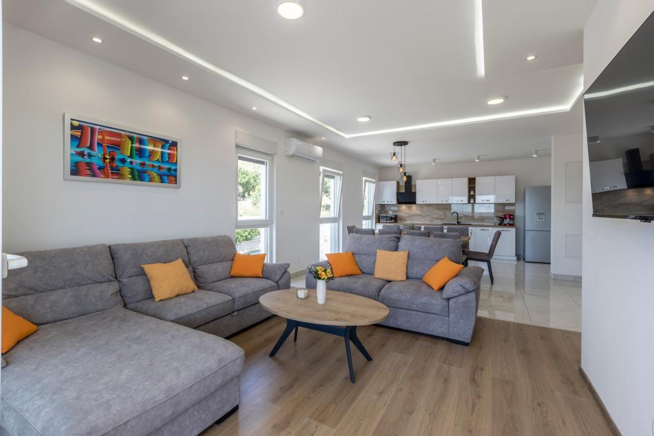 Luxury Villa La Nonna Ana - Heated Pool, Sea View, Near Split Kastela Exterior photo