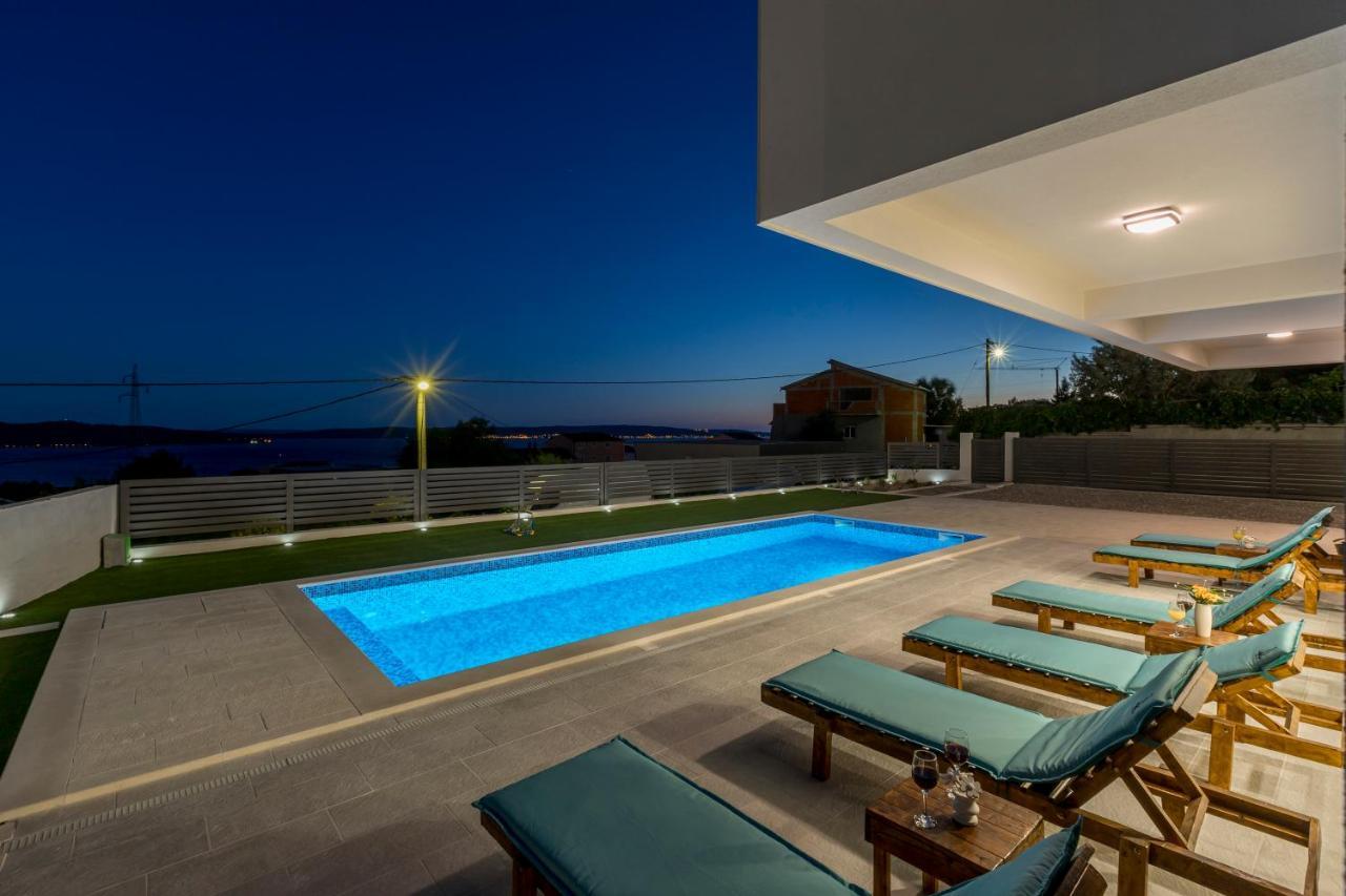 Luxury Villa La Nonna Ana - Heated Pool, Sea View, Near Split Kastela Exterior photo